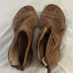 Koolaburra Sandals size 9